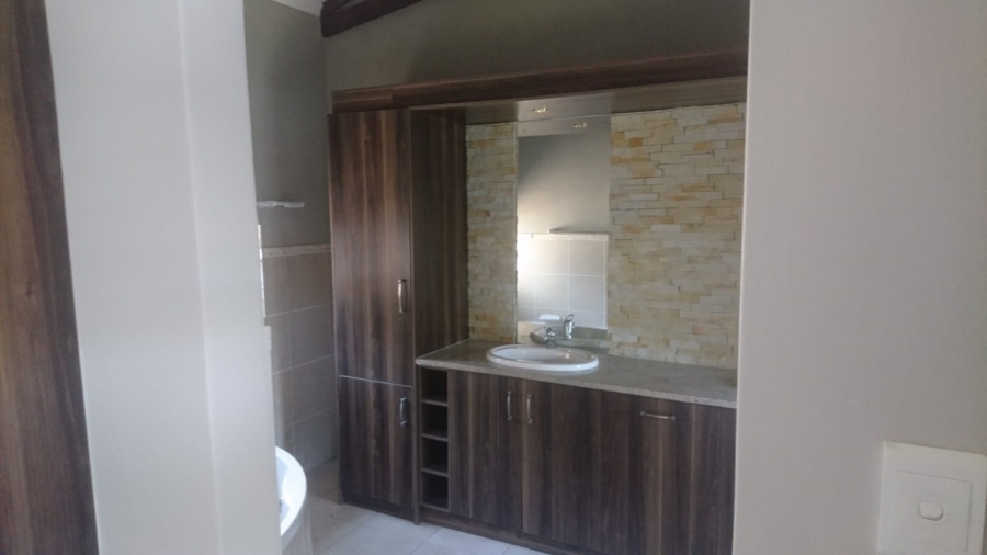 To Let 3 Bedroom Property for Rent in Hillside Free State